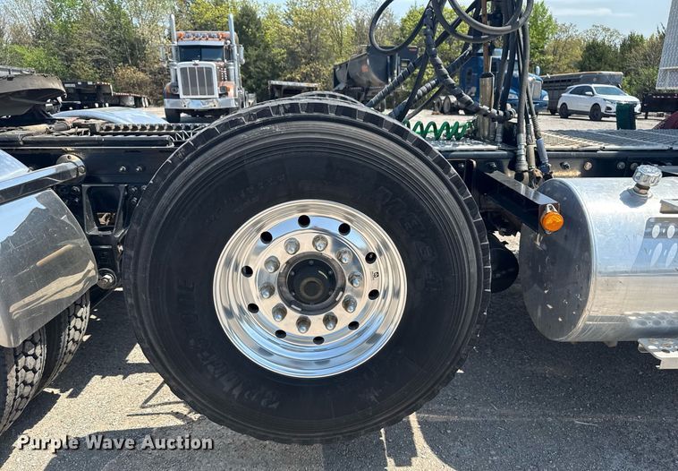 image for item DM5719 2022 Kenworth T880 semi truck