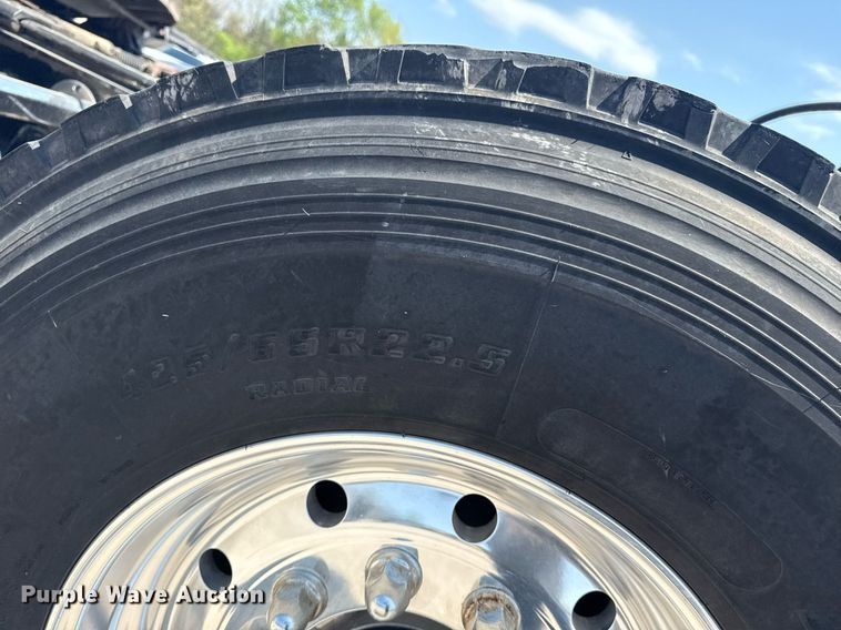 image for item DM5719 2022 Kenworth T880 semi truck