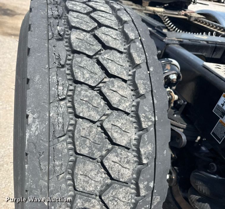 image for item DM5719 2022 Kenworth T880 semi truck