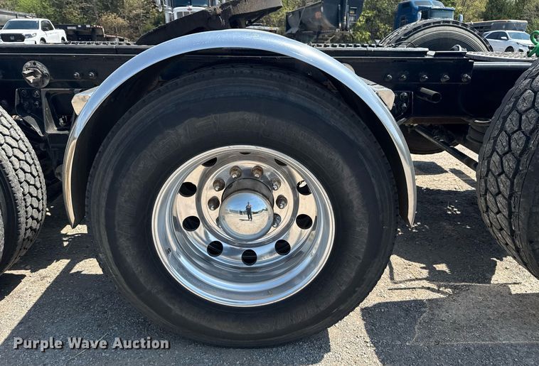 image for item DM5719 2022 Kenworth T880 semi truck