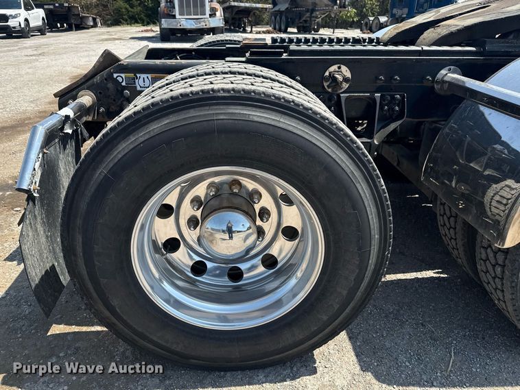 image for item DM5719 2022 Kenworth T880 semi truck