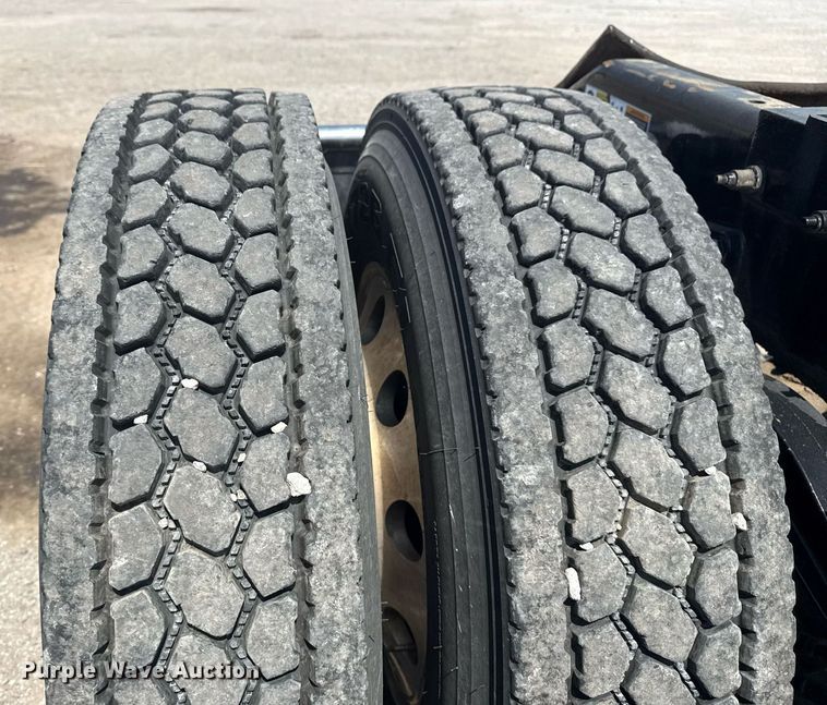 image for item DM5719 2022 Kenworth T880 semi truck