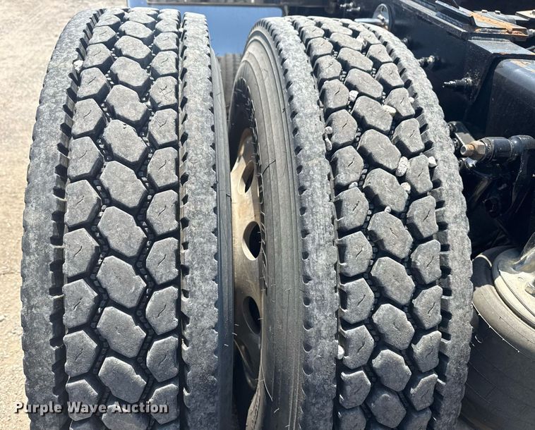 image for item DM5719 2022 Kenworth T880 semi truck