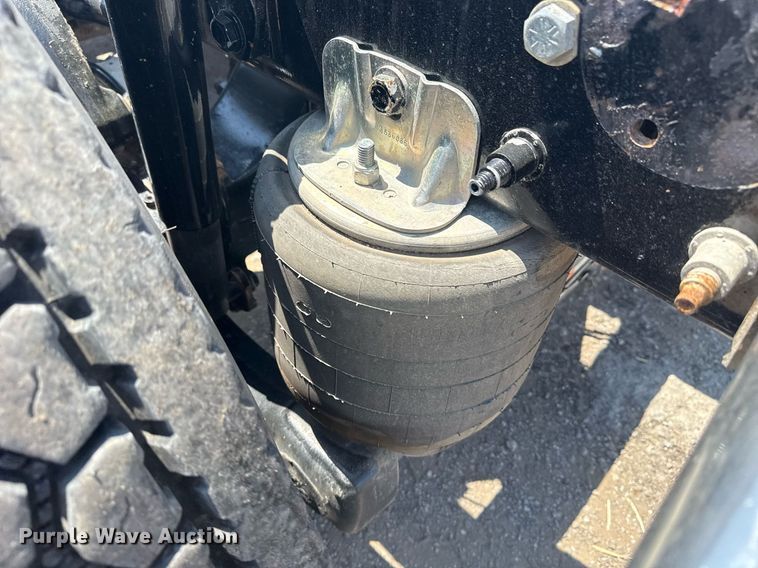 image for item DM5719 2022 Kenworth T880 semi truck