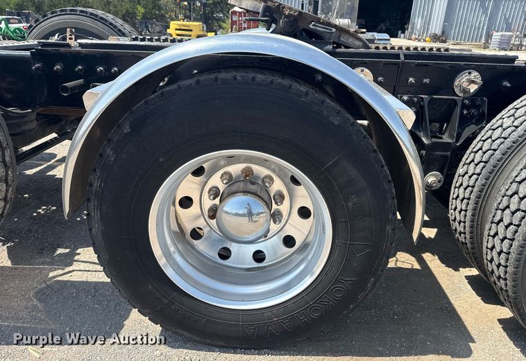 image for item DM5719 2022 Kenworth T880 semi truck