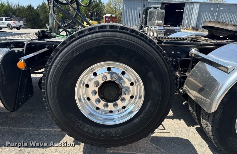 image for item DM5719 2022 Kenworth T880 semi truck