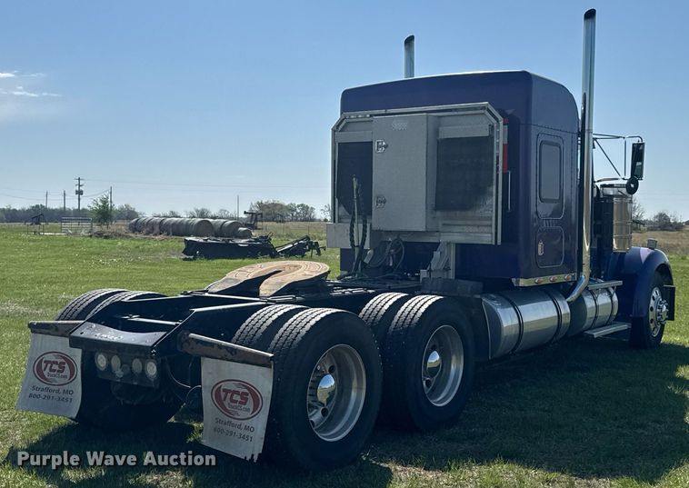 image for item DO0894 2006 Kenworth W900 semi truck