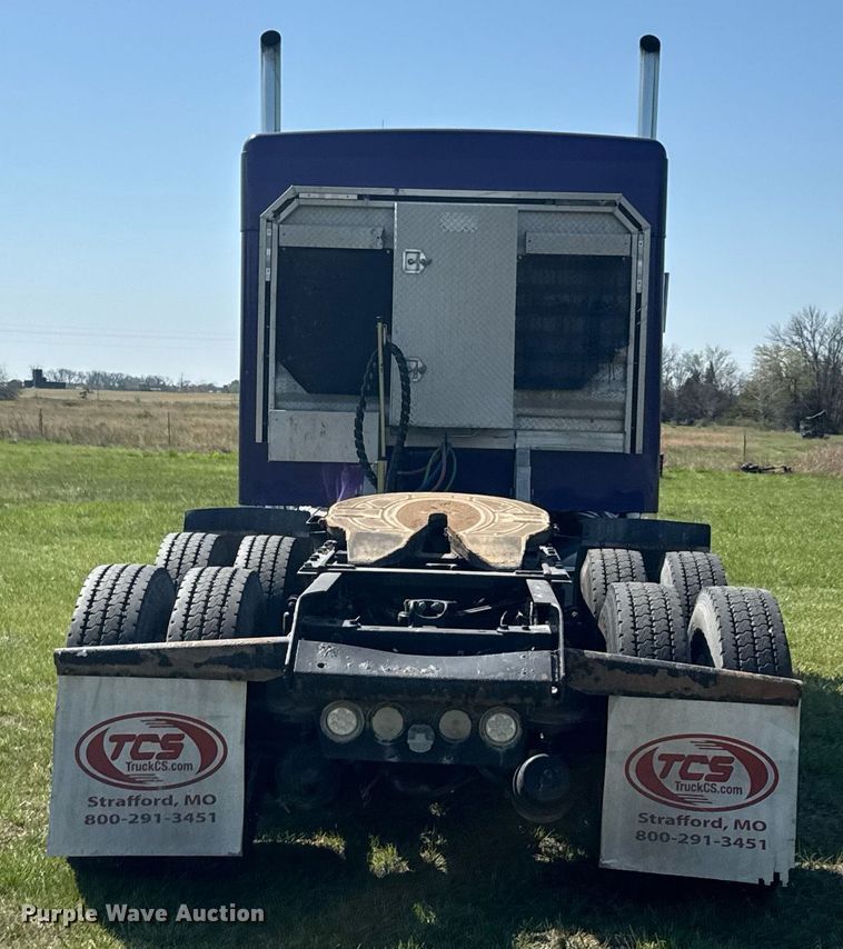 image for item DO0894 2006 Kenworth W900 semi truck