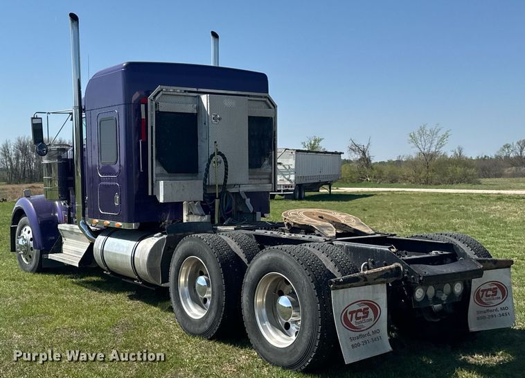 image for item DO0894 2006 Kenworth W900 semi truck