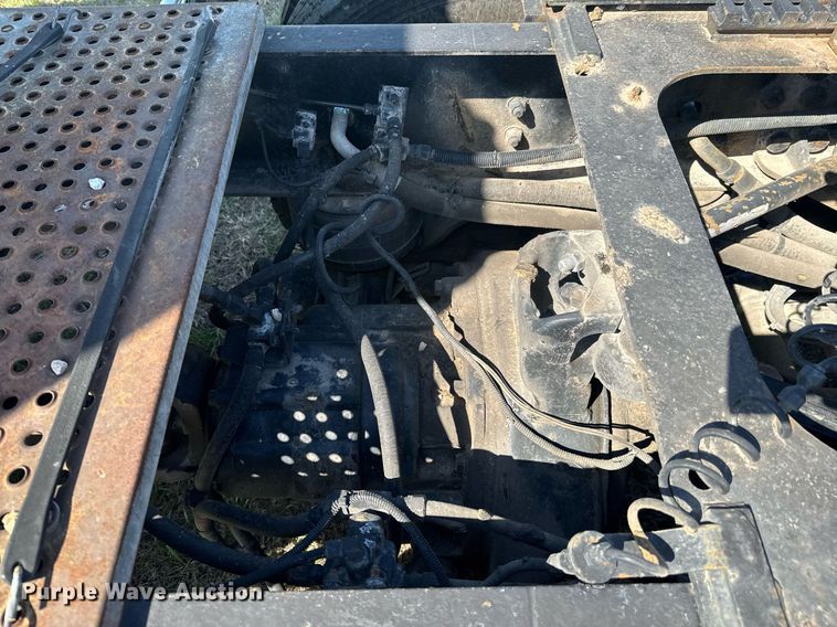 image for item DO0894 2006 Kenworth W900 semi truck