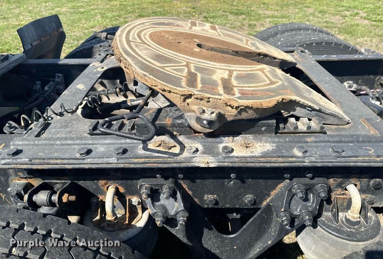 image for item DO0894 2006 Kenworth W900 semi truck