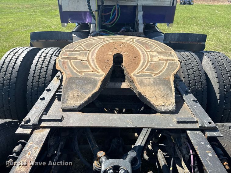 image for item DO0894 2006 Kenworth W900 semi truck