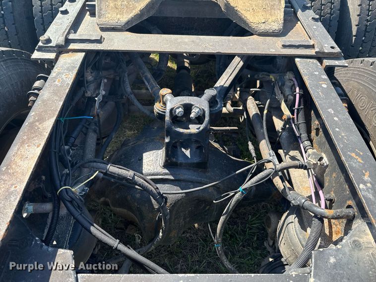 image for item DO0894 2006 Kenworth W900 semi truck