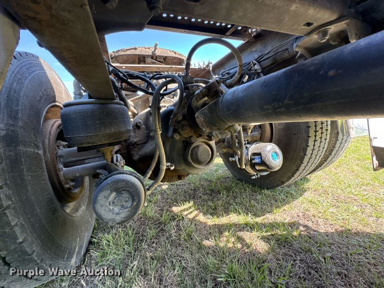 image for item DO0894 2006 Kenworth W900 semi truck