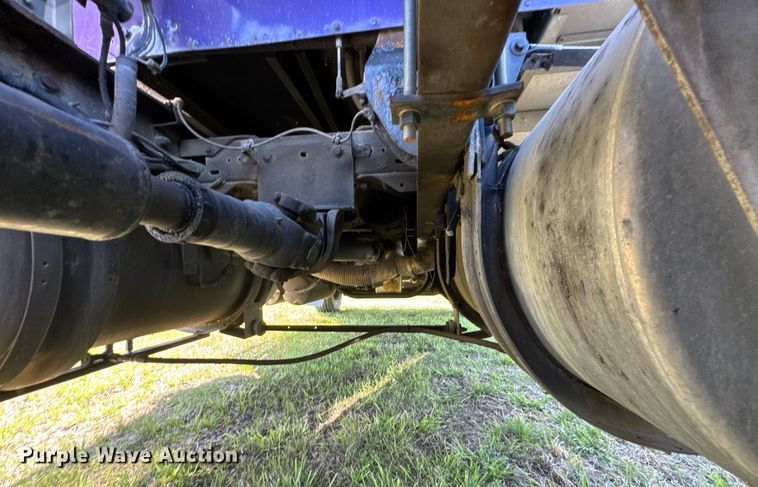 image for item DO0894 2006 Kenworth W900 semi truck