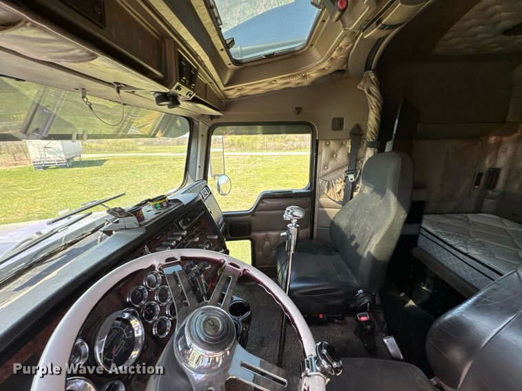 image for item DO0894 2006 Kenworth W900 semi truck