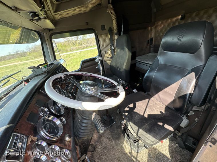 image for item DO0894 2006 Kenworth W900 semi truck