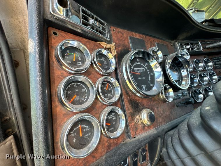 image for item DO0894 2006 Kenworth W900 semi truck