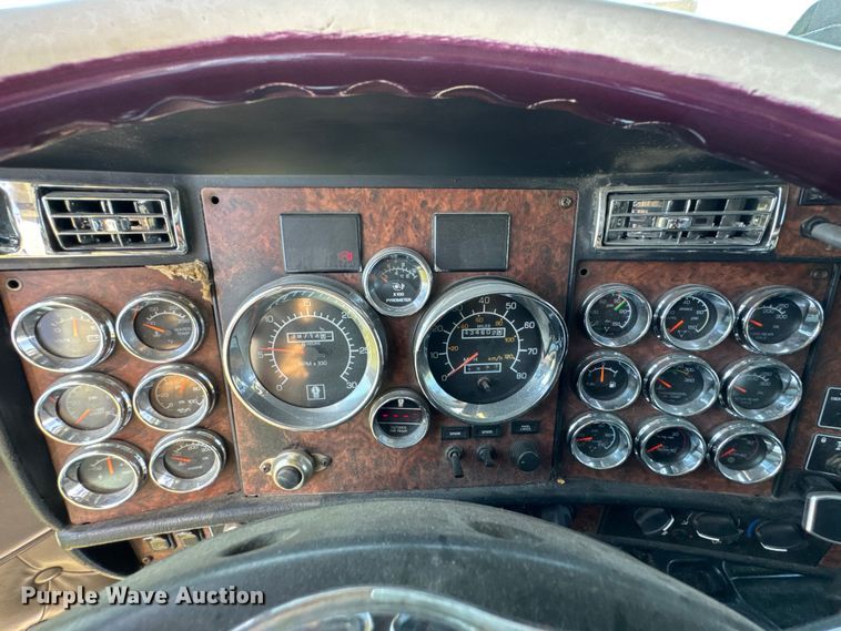 image for item DO0894 2006 Kenworth W900 semi truck