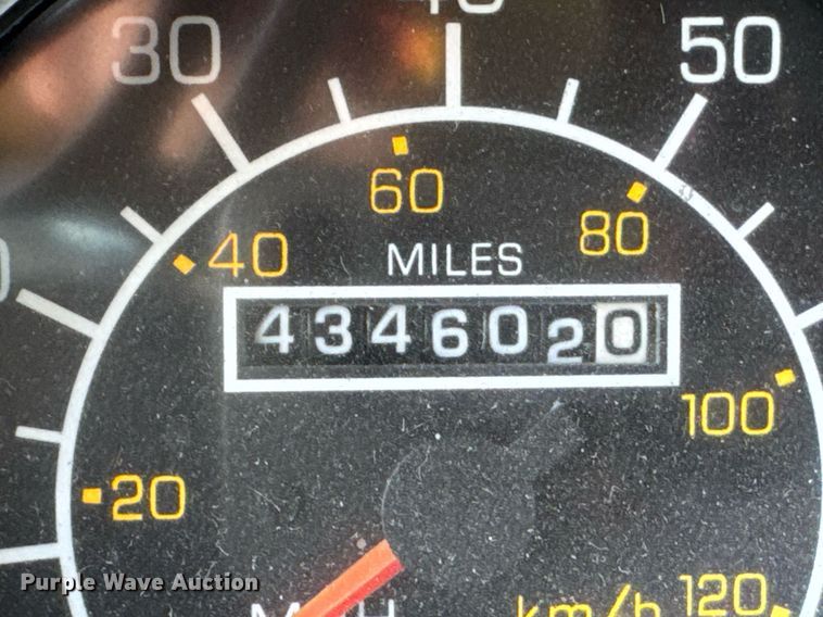 image for item DO0894 2006 Kenworth W900 semi truck