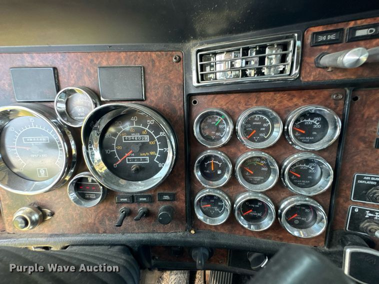 image for item DO0894 2006 Kenworth W900 semi truck