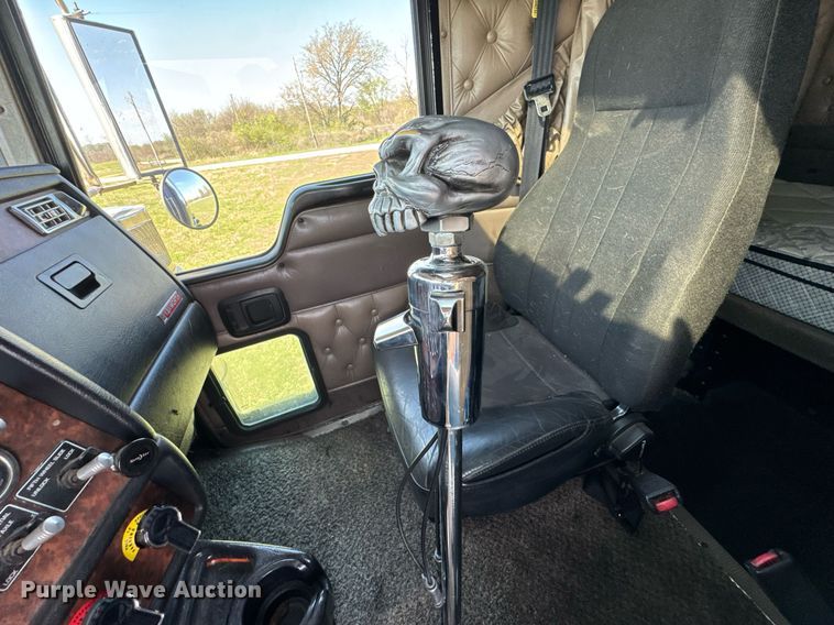 image for item DO0894 2006 Kenworth W900 semi truck