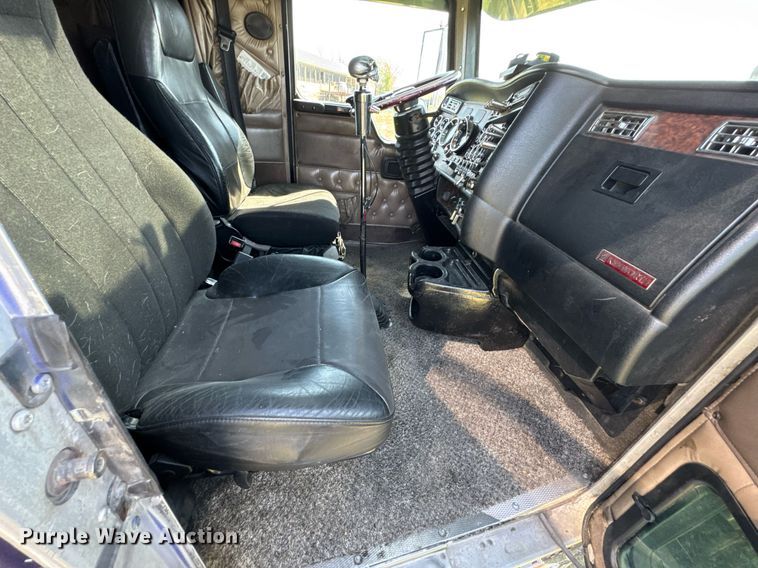 image for item DO0894 2006 Kenworth W900 semi truck