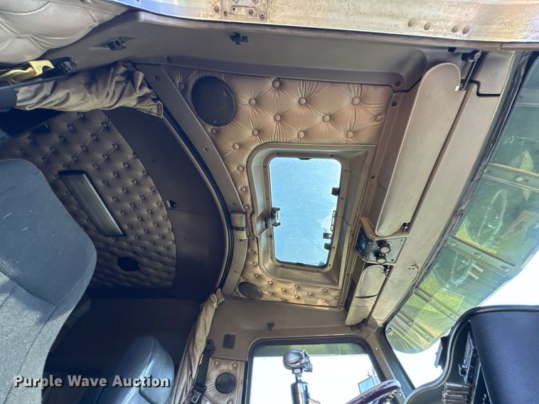 image for item DO0894 2006 Kenworth W900 semi truck