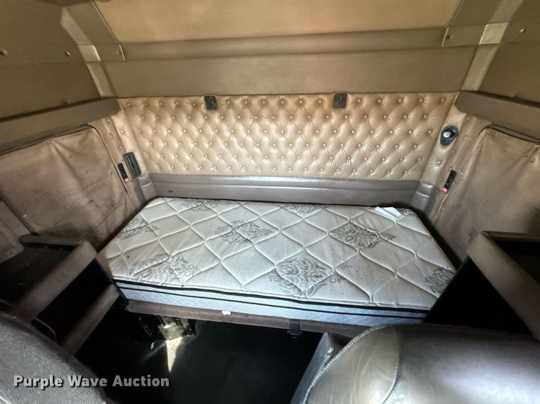 image for item DO0894 2006 Kenworth W900 semi truck