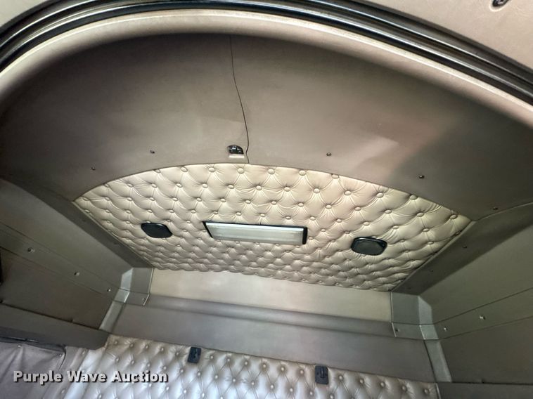 image for item DO0894 2006 Kenworth W900 semi truck