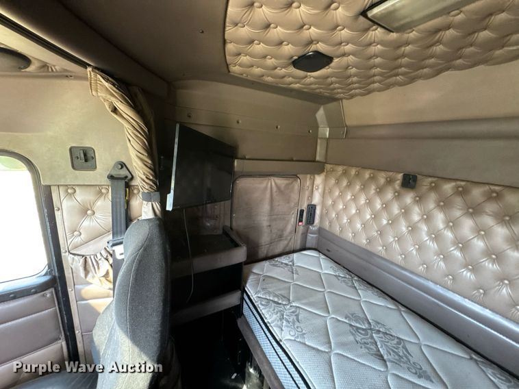 image for item DO0894 2006 Kenworth W900 semi truck