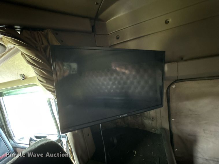 image for item DO0894 2006 Kenworth W900 semi truck