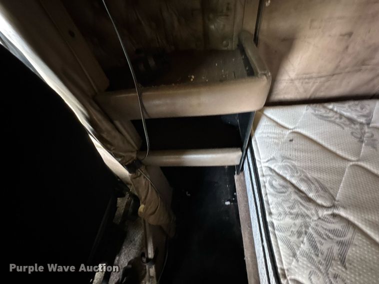 image for item DO0894 2006 Kenworth W900 semi truck