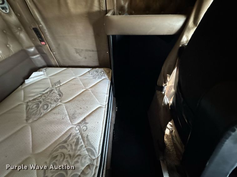 image for item DO0894 2006 Kenworth W900 semi truck