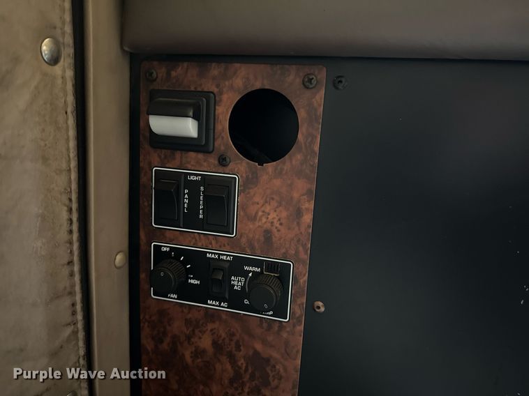 image for item DO0894 2006 Kenworth W900 semi truck