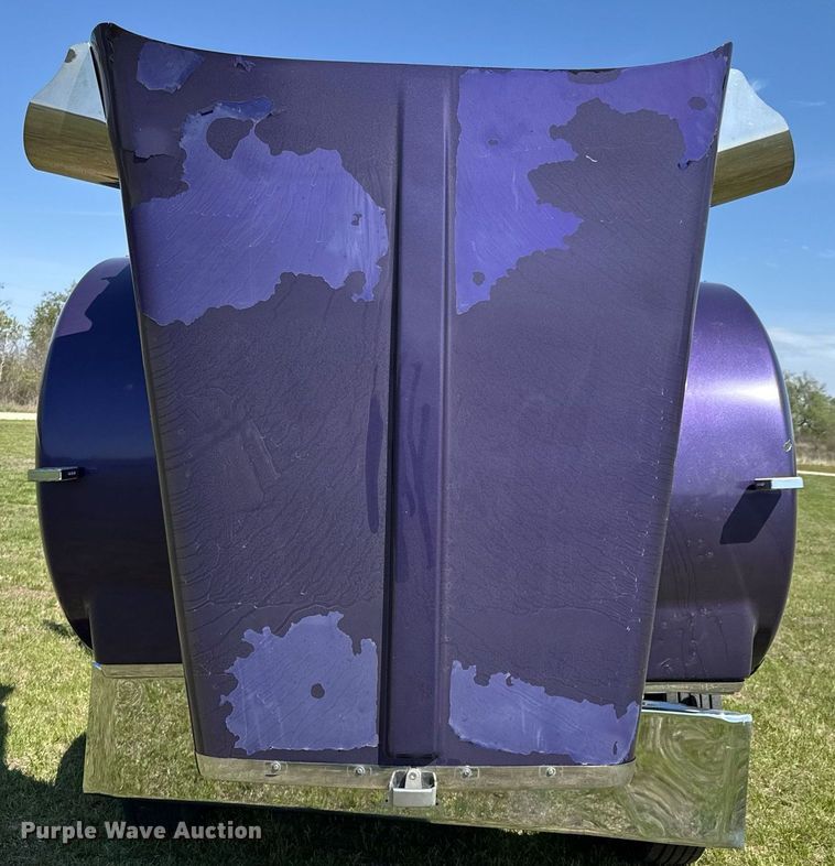 image for item DO0894 2006 Kenworth W900 semi truck