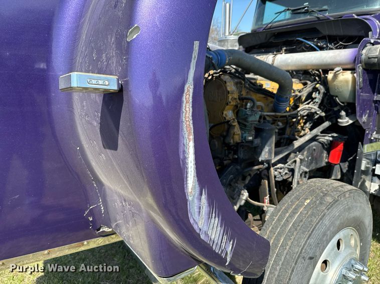 image for item DO0894 2006 Kenworth W900 semi truck