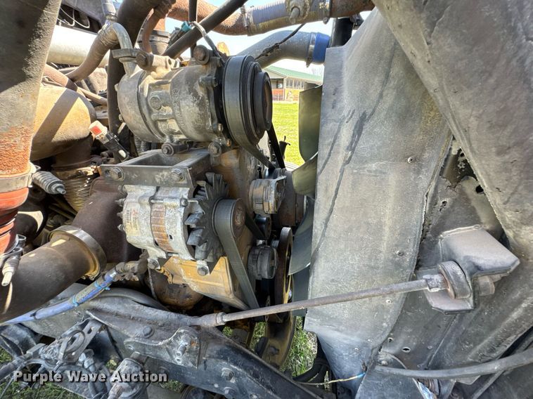 image for item DO0894 2006 Kenworth W900 semi truck