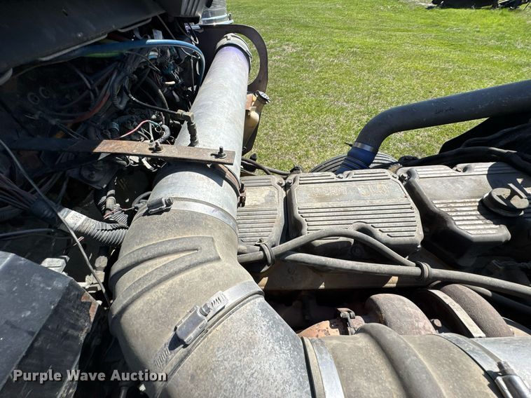 image for item DO0894 2006 Kenworth W900 semi truck