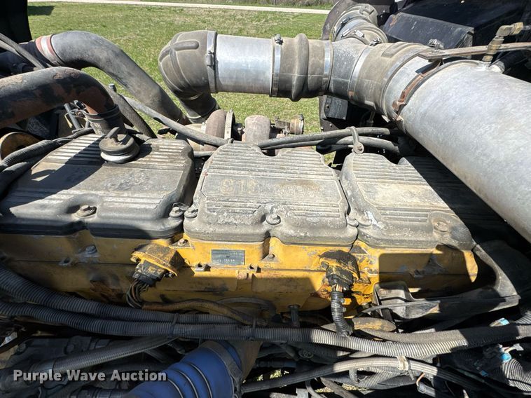 image for item DO0894 2006 Kenworth W900 semi truck