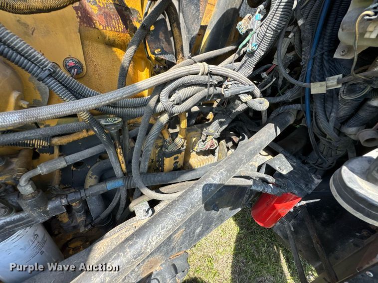 image for item DO0894 2006 Kenworth W900 semi truck