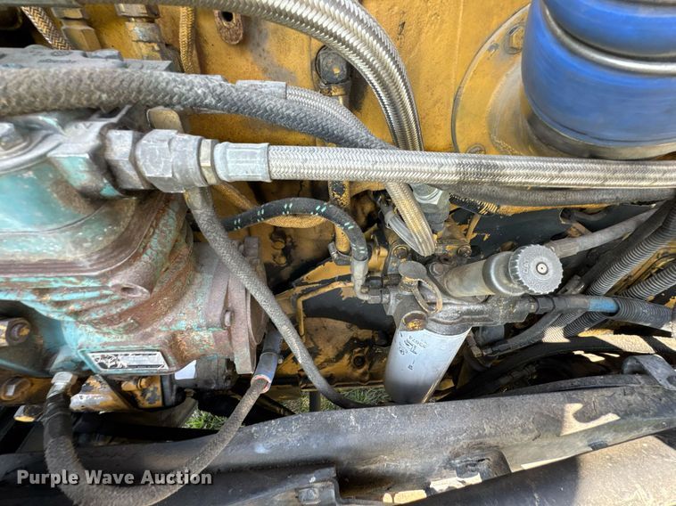 image for item DO0894 2006 Kenworth W900 semi truck