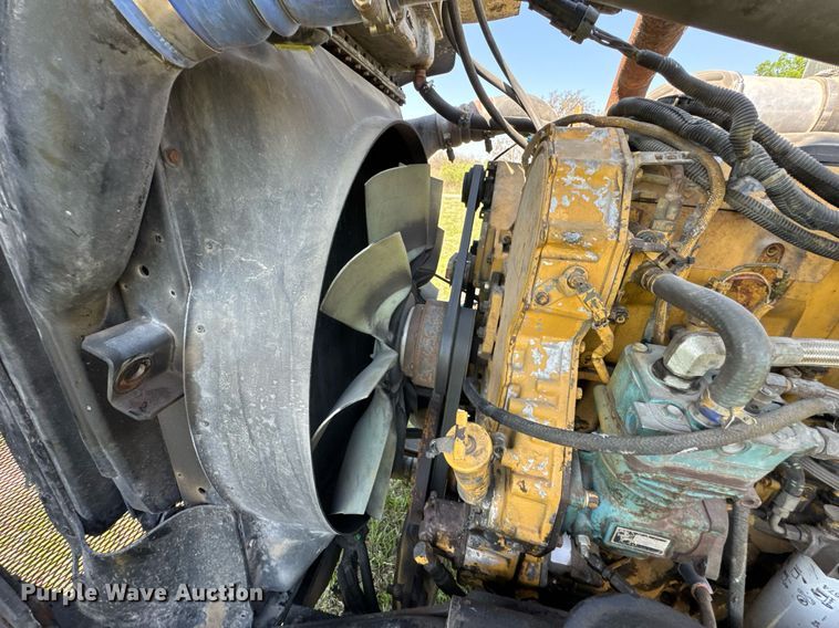 image for item DO0894 2006 Kenworth W900 semi truck