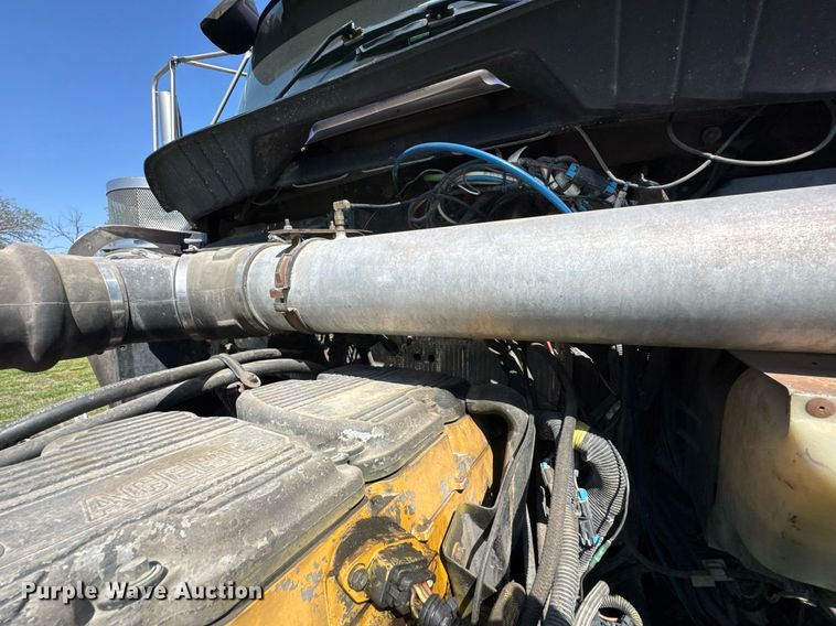 image for item DO0894 2006 Kenworth W900 semi truck