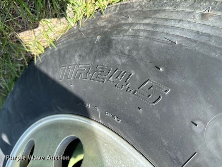 image for item DO0894 2006 Kenworth W900 semi truck