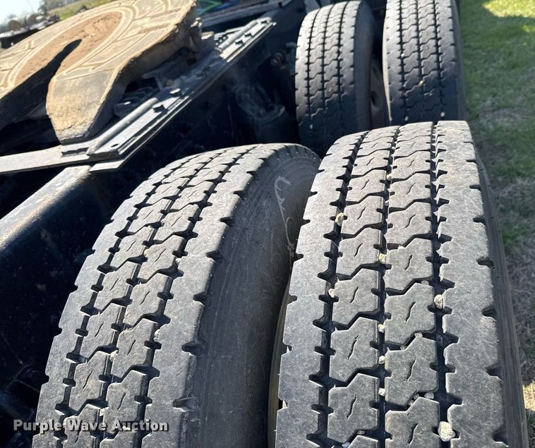 image for item DO0894 2006 Kenworth W900 semi truck