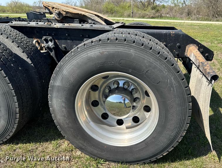 image for item DO0894 2006 Kenworth W900 semi truck