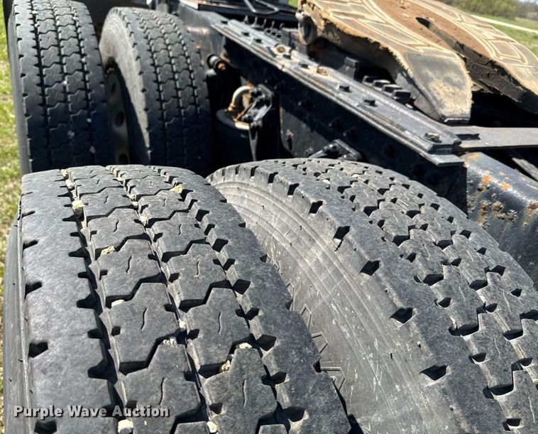 image for item DO0894 2006 Kenworth W900 semi truck