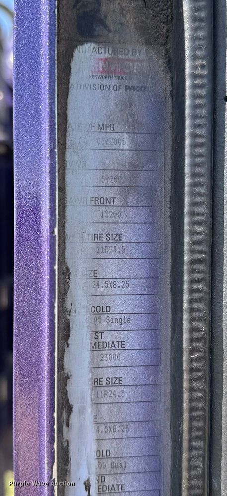 image for item DO0894 2006 Kenworth W900 semi truck