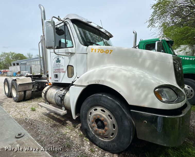 image for item DO0968 2007 Freightliner Columbia semi truck